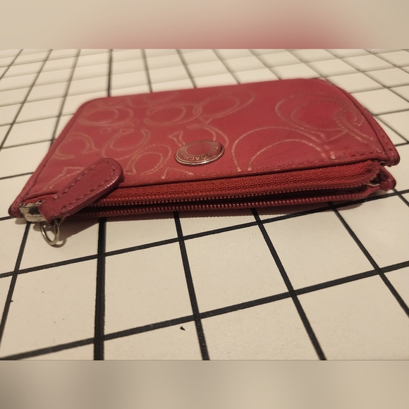Vintage Coach Poppy wristlet featuring a silver signature monogram pattern - Picture 7 of 10